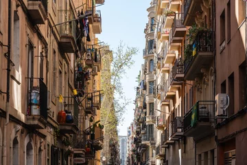Deurstickers Straße in Barcelonata, ein altes Viertel am Hafen von Barcelona, Spanien © Robert Poorten