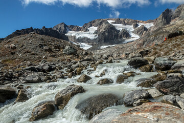 Site glaciaire des quirlies , Randonnée au Lac des Quirlies en été , Isère , France