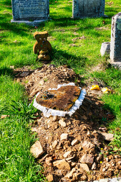 Frischer Grabhügel in St. Ives