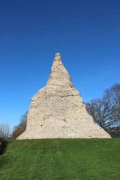 Pyramide de Couhard à Autun (face sud-ouest)