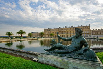 Fountain and basin in the gardens of the Versailles park. Ile-de-France Region	 - 770542601