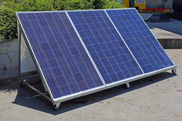 Mobile Photovoltaic Solar Panel at Angle Power Modules With Wheels