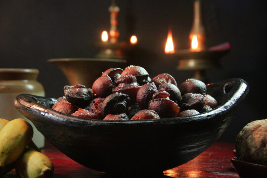 a bowl of unniyappam