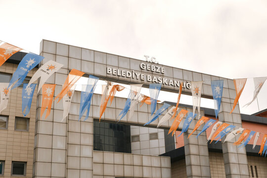 Gebze, Kocaeli - Mach 29 2024: 2024 Turkiye Municipal elections. Mayoral candidates, local elections. Party flags hung on the streets, noisy election cars