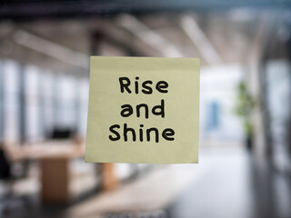 Post note on glass with 'Rise and Shine'.