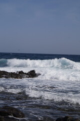 acque e onde dell'oceano atlantico,fotografato dalla costa di fuerteventura, 