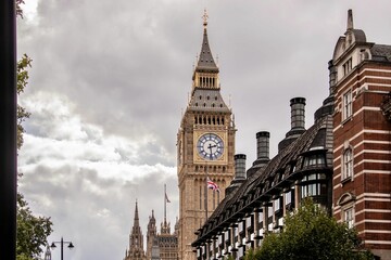 Fototapeta na wymiar Magnificent Big Ben clock tower stands tall and proud in the city of London, United Kingdom