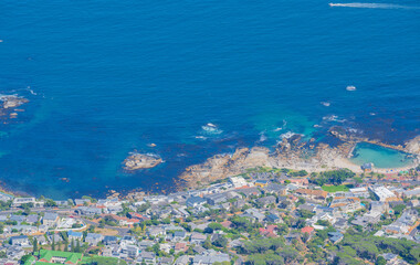 Camps Bay bei Kapstadt aus der Luftperspektive Südafrika