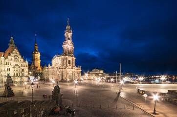 historische Altstadt von Dresden mit Hofkirche und Schloss