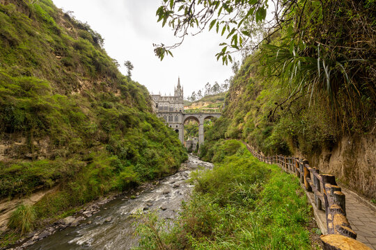 Basilique Notre Dame de Las Lajas, lieu de p&egrave;lerinage et seconde merveille de Colombie, &agrave; Ipiales
