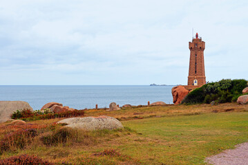 Fototapeta na wymiar Leuchtturm von Ploumanach an der Grani Rose Bretagne