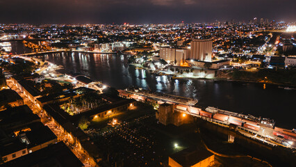 Vista nocturna del Rio Ozama.