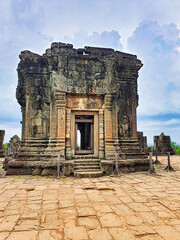 Phnom Bakheng - 9th century hilltop Hindu temple complex built by Khmer King Yasovarman at Siem...