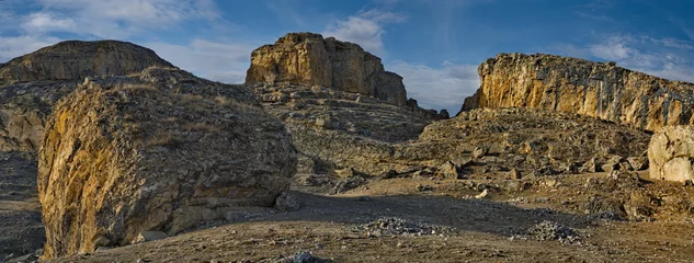 Fotobehang Tsada. Russia. View of the ruins of the high-altitude rocks of the Caucasus near the village where the great poet of Dagestan Rasul Gamzatov was born. © Александр Катаржин