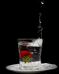 Fresas refrescantes: movimiento y frescura