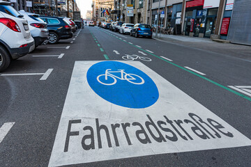 Fahrradstrasse im Stadtzentrum - obrazy, fototapety, plakaty