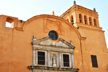 Fachada del templo de Santo Domingo, Cartagena de Indias. Colombia.