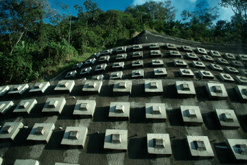 Mountain Concrete Construction: Retaining Wall