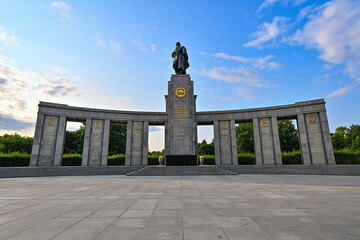 Soviet War Memorial in Berlin Tiergarten - 770928068