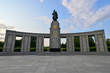 Soviet War Memorial in Berlin Tiergarten - 770928869