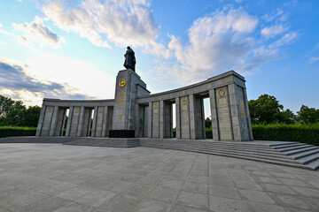 Soviet War Memorial in Berlin Tiergarten - 770929813