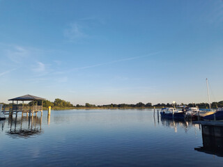 Obraz premium See mit Seebrücke und Bootsanlegesteg