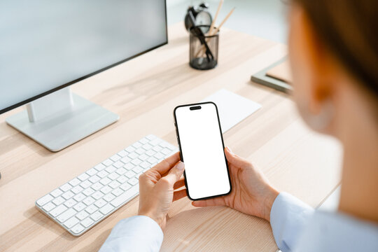 A woman uses a mobile with a white screen