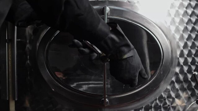 Turning and opening sealed valve wine tank