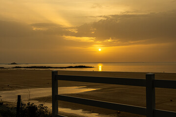 Obraz premium Sunset by the ocean, Atlantic Ocean in France