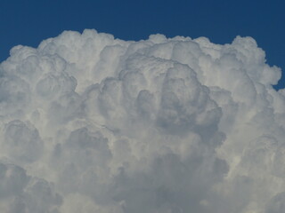Gros nuage blanc