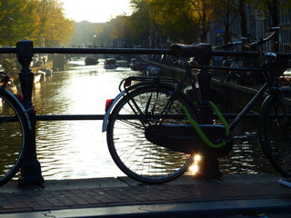 Vélo Amsterdam canaux - obrazy, fototapety, plakaty