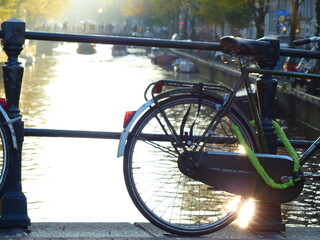 Vélo Amsterdam canaux - obrazy, fototapety, plakaty