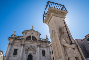 Obraz premium Orlando Column and Saint Blaise Church in Old Town of Dubrovnik city, Croatia