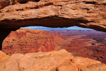 Mesa Arch and the buttes, spires and mesas of Canyonlands National Park, Moab, Utah, Southwest USA.