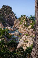 春の浦富海岸の岩場の風景 鳥取県 浦富海岸