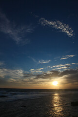 Obraz premium Breathtaking seascape sunset with beautiful sky hues 