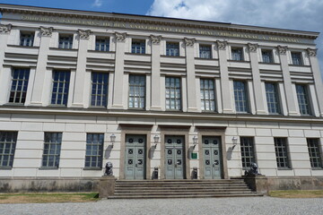 Klassizistische Gebäude der Universität in Halle an der Saale