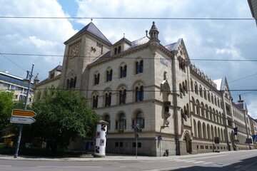 Fototapeta na wymiar Hauptpost am Hansering in Halle an der Saale