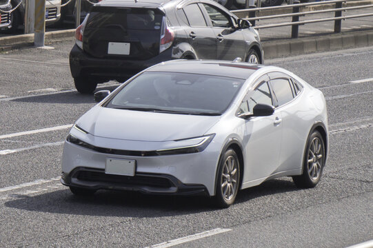 セダン　PHEV 道路走行
