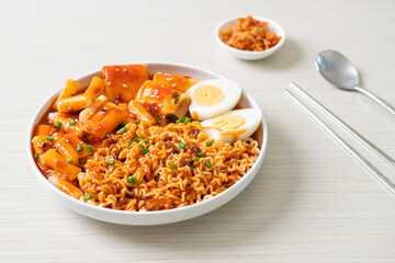 Korean instant noodles with Korean rice cake and fish cake and boiled egg