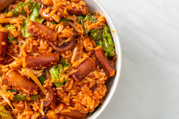 Stir-fried squid or octopus with Korean spicy sauce rice bowl