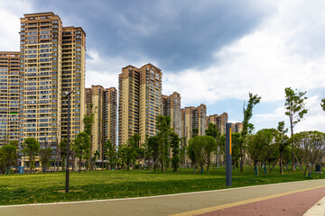 Looking at the distant city skyscrapers from the vast grassland city park. © 宗毅