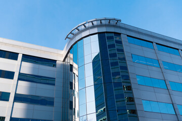 Obraz premium Geometric structure architecture. Geometrical structural building. Geometric architecture in modern city. Architectural structure. Geometric shapes on modern building. Business center