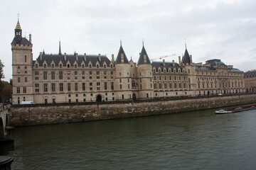 Fototapeta na wymiar A view of the conciergerie, seen from the Seine