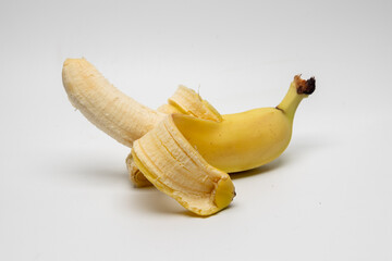 Banan na białym tle, owoc, 