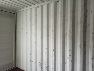 Container trucks, also called container trucks, are container transport vehicles consisting of a towing vehicle and an attached carriage on which the container is placed.