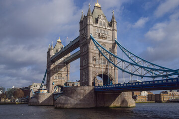 Fototapeta na wymiar The iconic Tower Bridge in London, UK. daytime view., 2024.