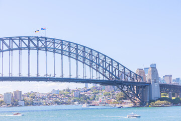 Fototapeta premium シドニー湾に架かるハーバーブリッジ
