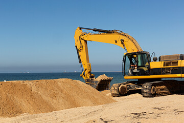 Excavadora en obra de la playa. - 771430216