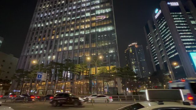 韓国・ソウル明洞の夜景とビル